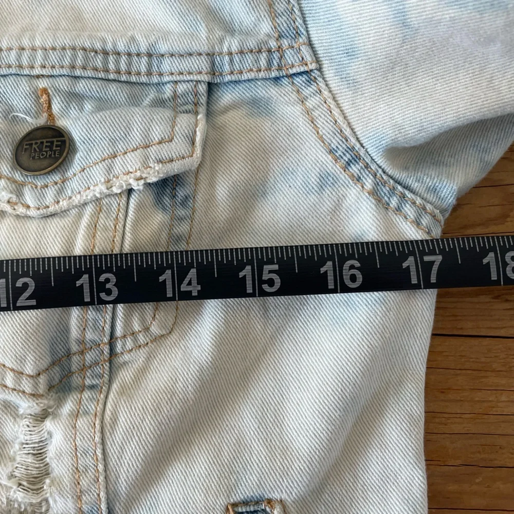 Free People Jones Tie Dye Blue Rumors Denim Jacket Distressed Light Women’s 6 - Picture 10 of 10